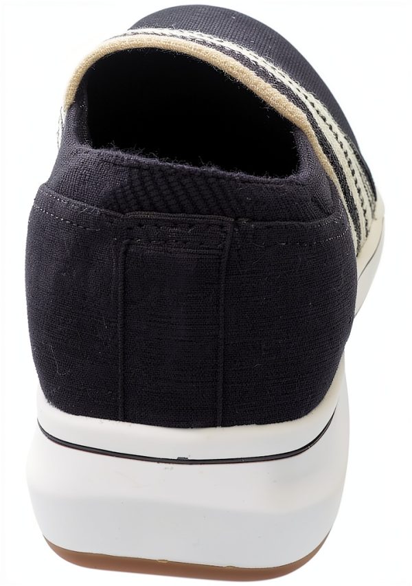 Clarks Womens Slip On Sneakers Cushioned Footbed Sand Black-5